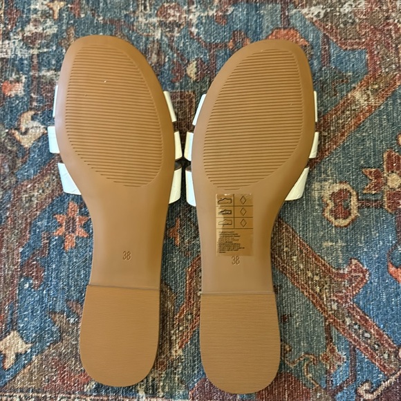 NWOT H&M White Slides - Picture 2 of 2